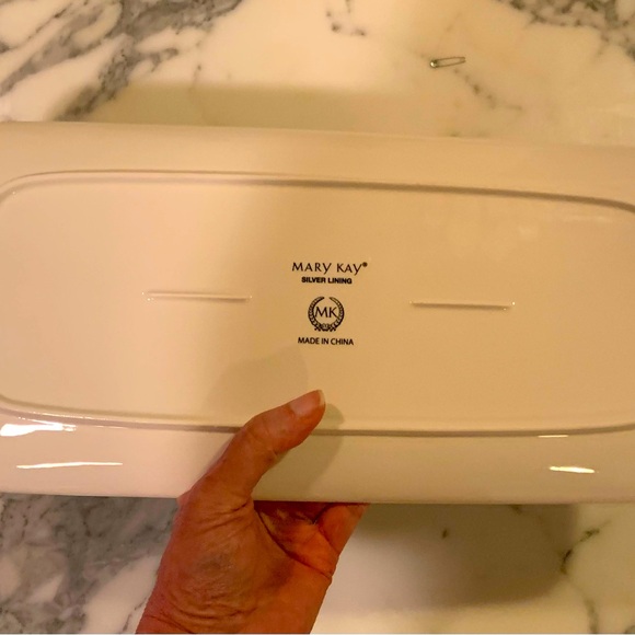 Mary Kay Collectable Serving Tray Gray & White With “Silver Lining” Quote - Picture 2 of 6